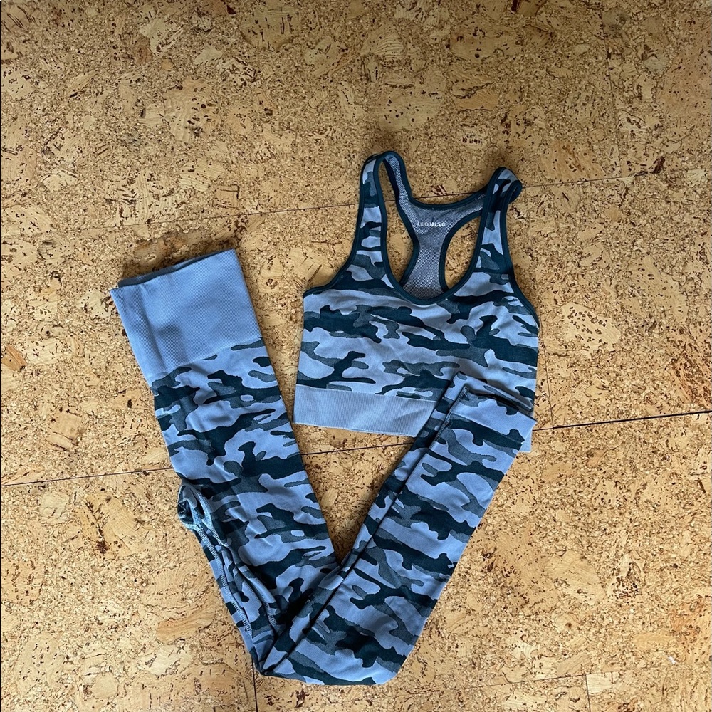 Blue camo yoga set.